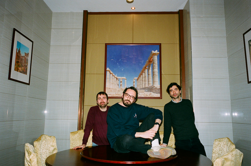 Ya disponible "Romance Romántico", nuevo EP de Mujeres