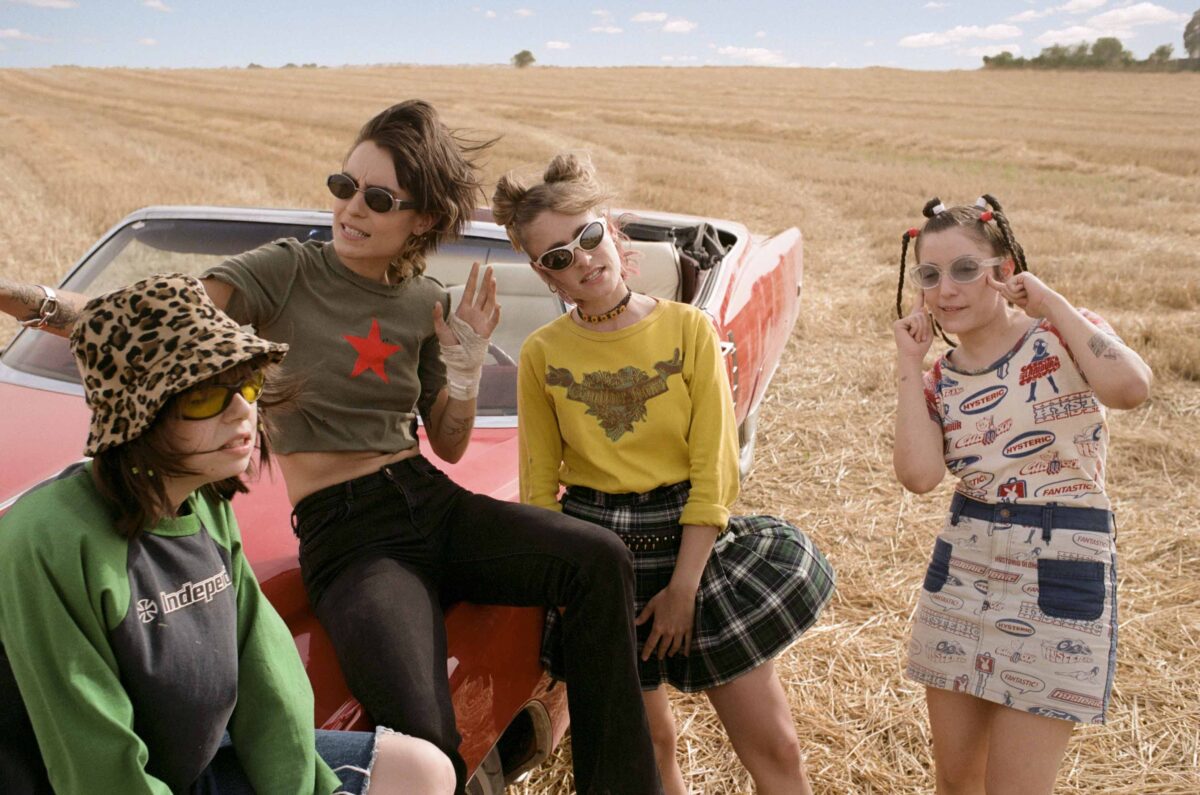Cariño y Natalia Lacunza presentan la canción del no verano del 2020: Modo Avión