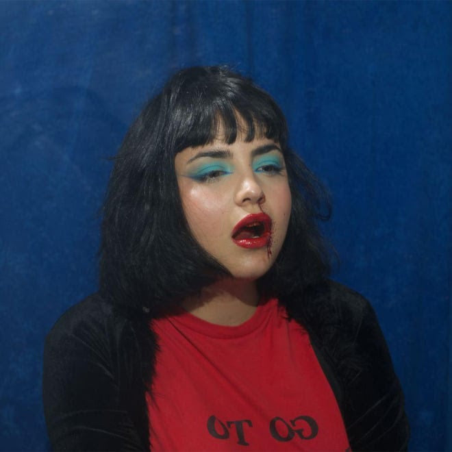 Alba Morena presenta su nuevo EP, "Trámite", un viaje entre el desamor, el sarcasmo y la vulnerabilidad