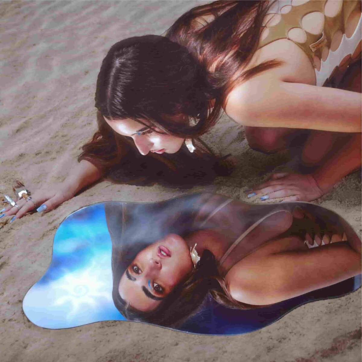 Judeline presenta su Ep debut "de la luz".  5 canciones, 5 momentos del día