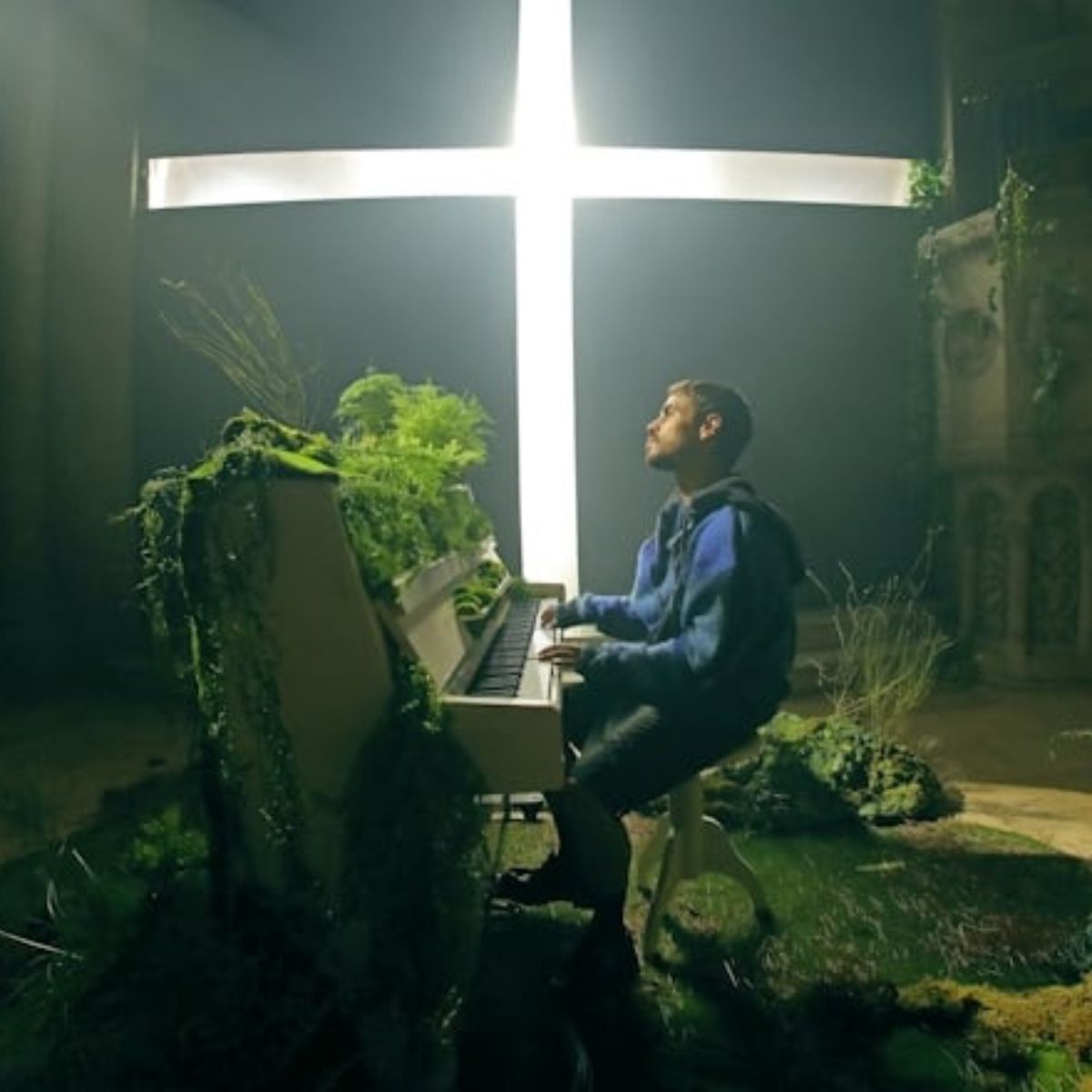 Sen Senra  lanza el esperado single, "Un Cielo Azul", tras su éxito en redes