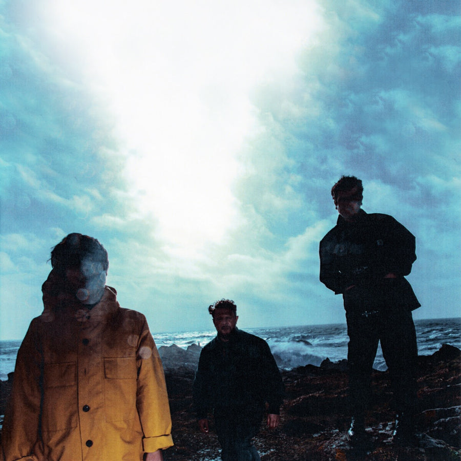 Triángulo de Amor Bizarro invocan a las meigas en “Sacrificio”, un himno noise pop de brillo lunar